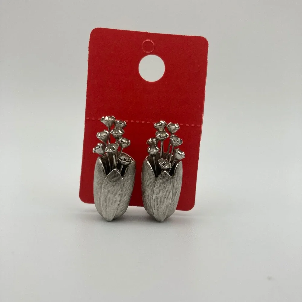 Vintage Silver Tone Floral Tulip Bouquet Clip On Earrings Botanical Nature Style